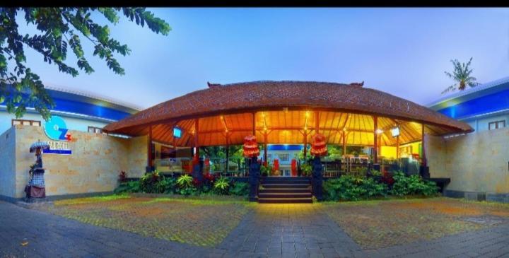 Ozz Hotel Kuta Lombok Exterior foto